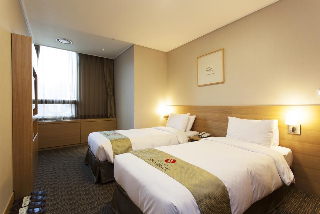 Hotel Skypark Central Myeongdong Сеул Экстерьер фото